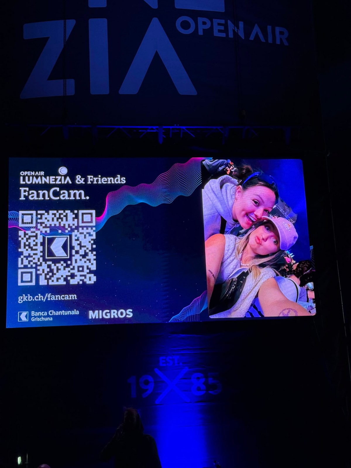 Festivalbesuchende auf der Lumnezia & Friends FanCam